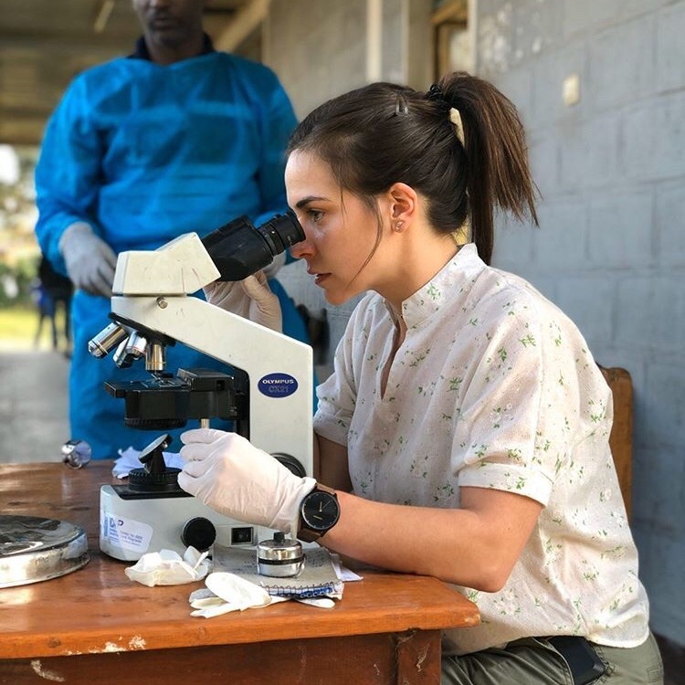 Marina Papaiakovou looking through a microscope