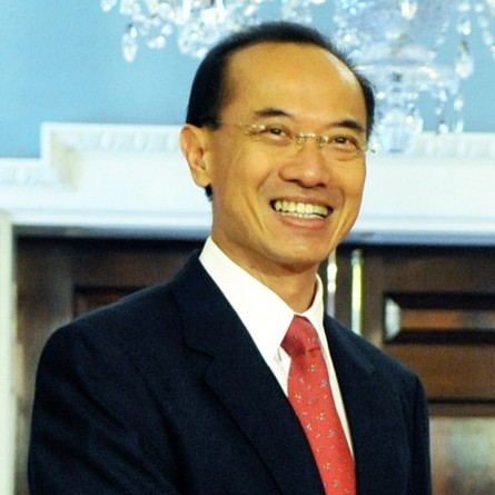 George Yeo headshot wearing a suit, shirt and tie.