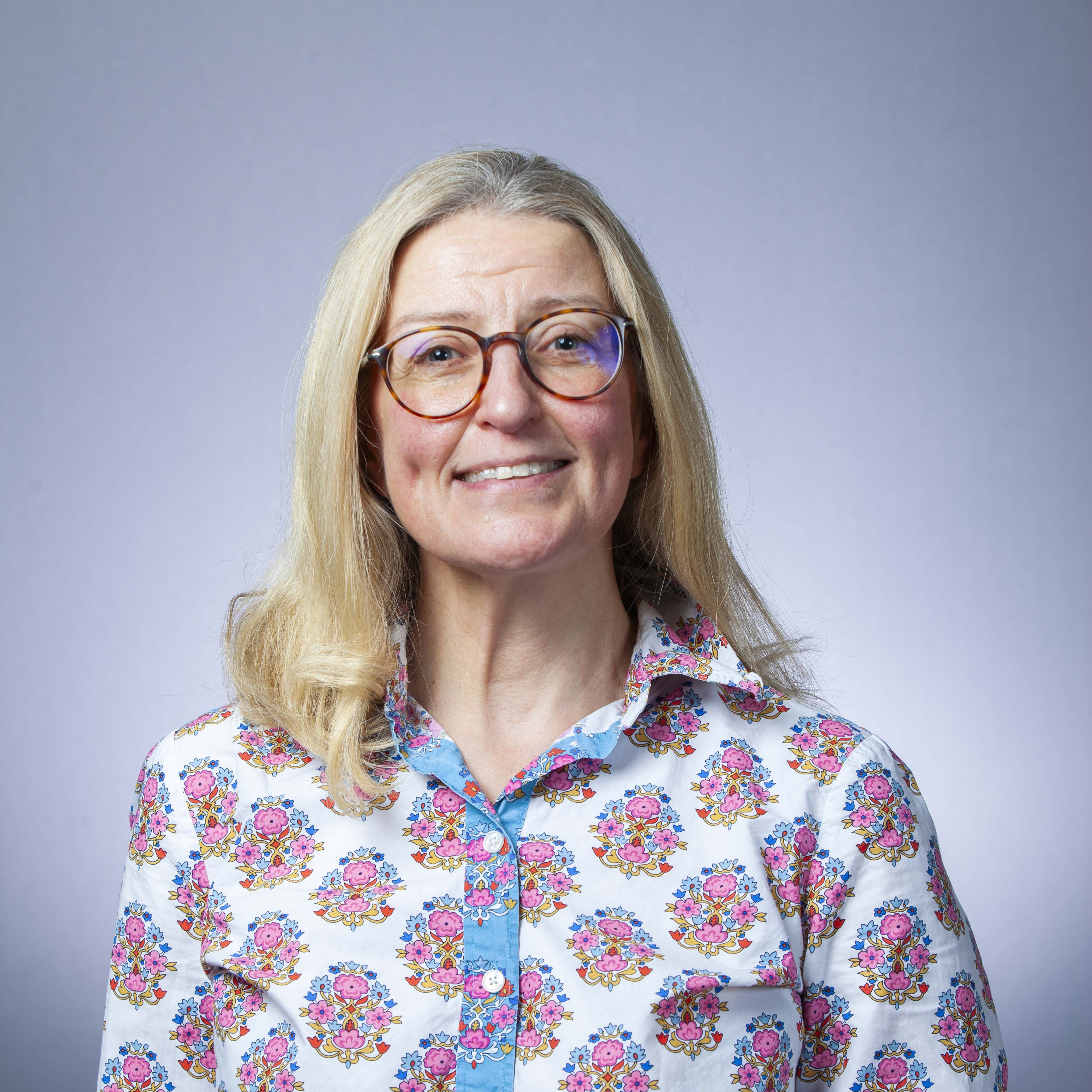 Headshot of Helen Dolling