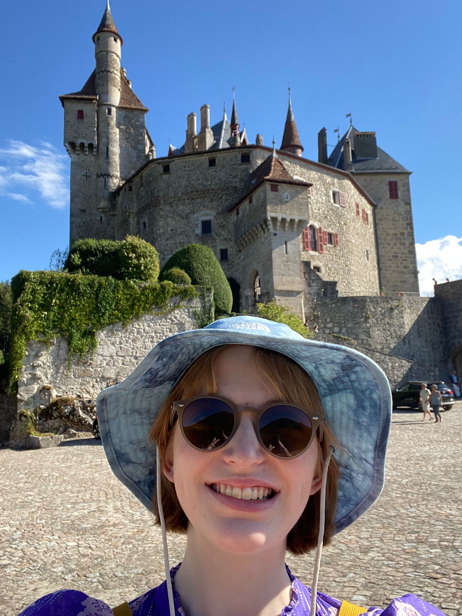 Selfie of Sophie, with a castle in the background