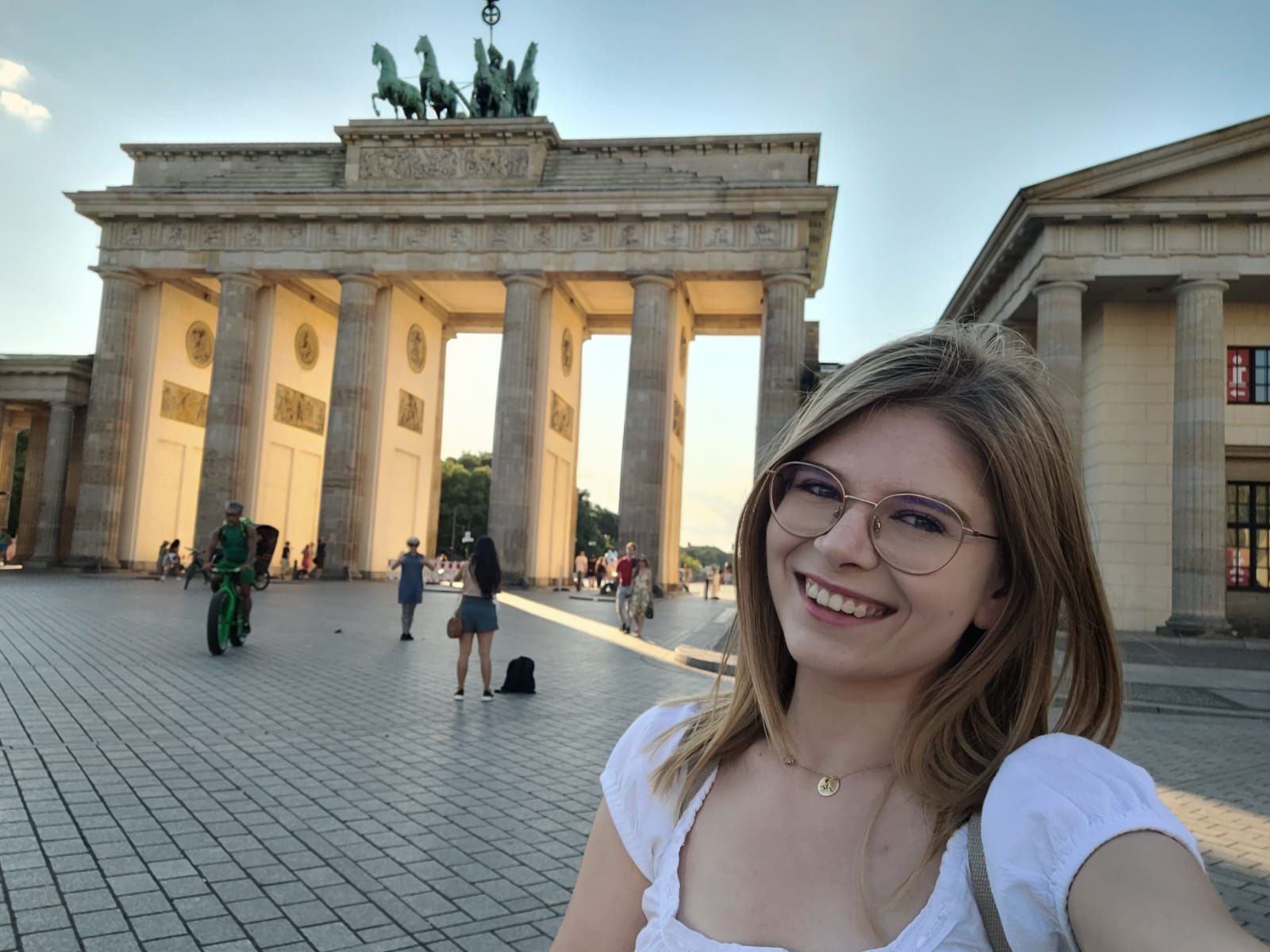 Oliwia in front of the Brandenburg gate, berlin