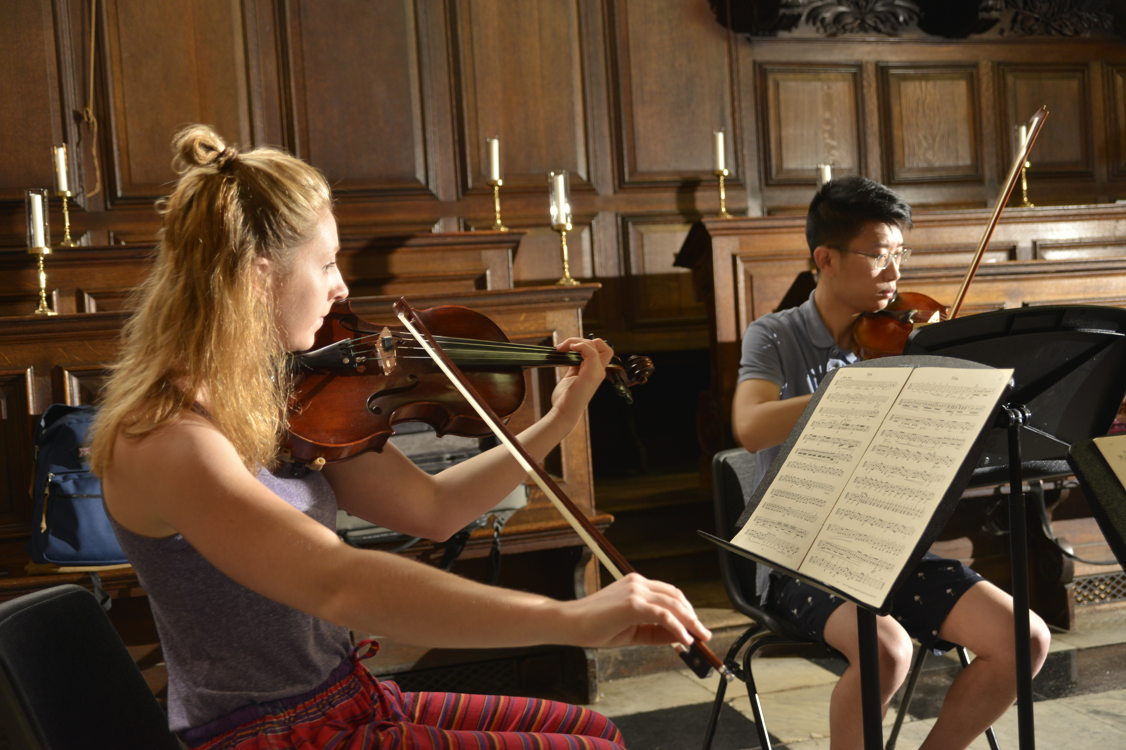 Two students playing the violin