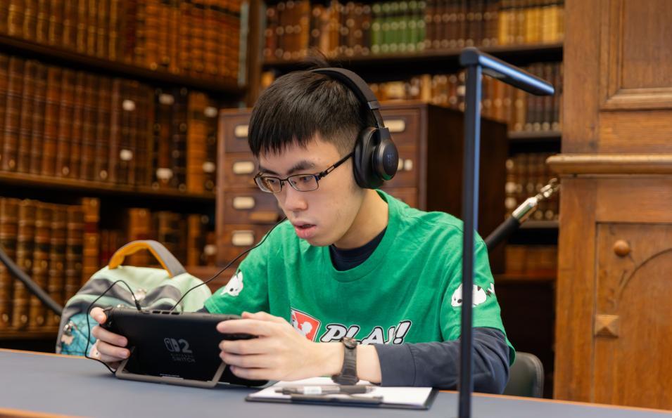 Marcus Koh playing Ninetendo