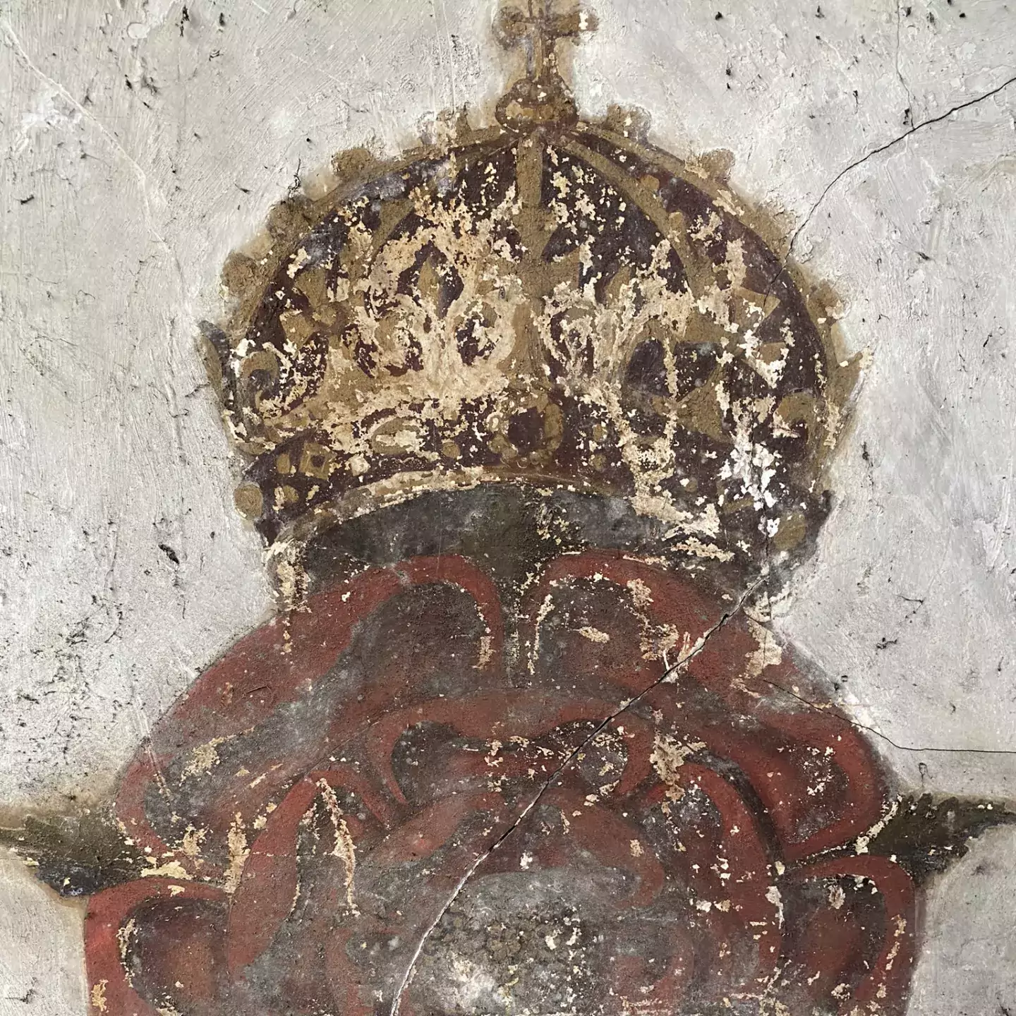 Detail of wall painting showing imperial crown above Lancastrian rose