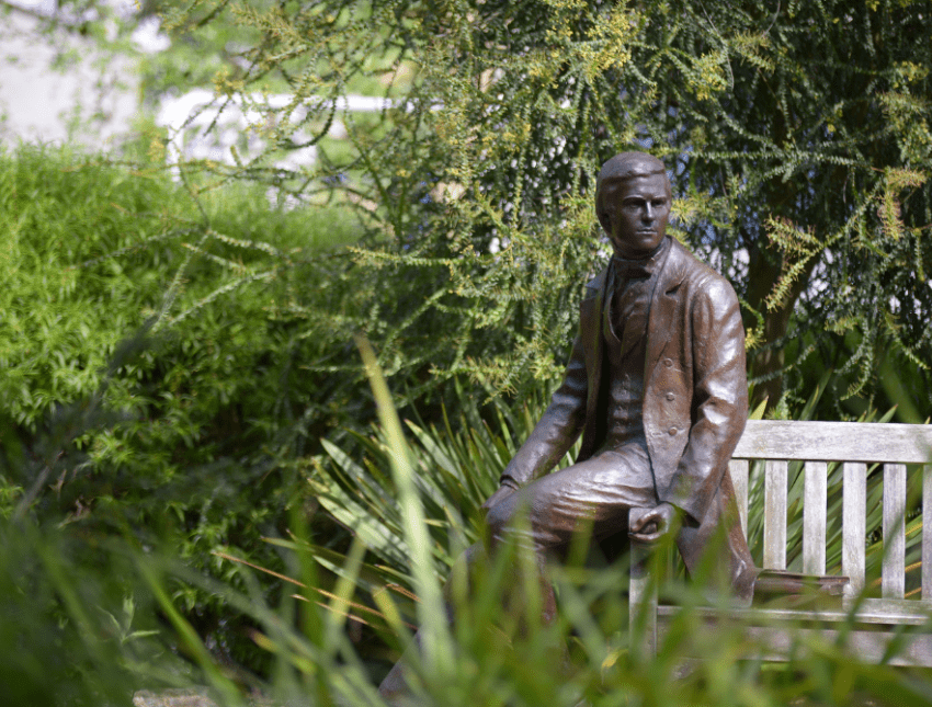 The Darwin Garden, Christ's College. A peaceful bench located next to a sculpture of Charles Darwin.